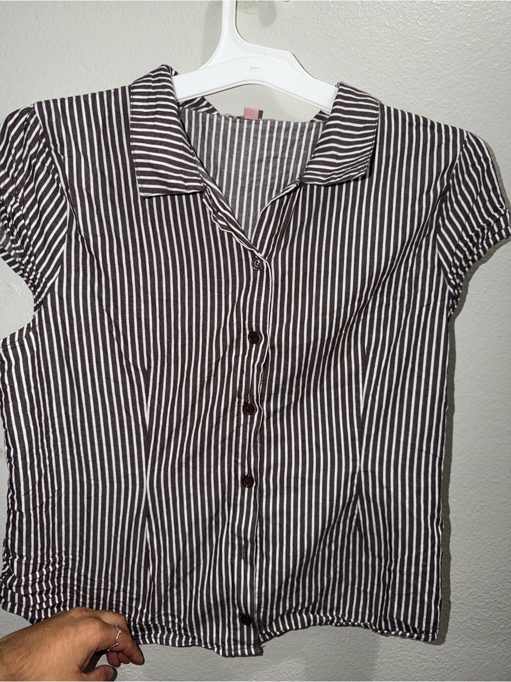 Women’s Short-Sleeve Vertical Stripe Button-Down Shirt - Black & White